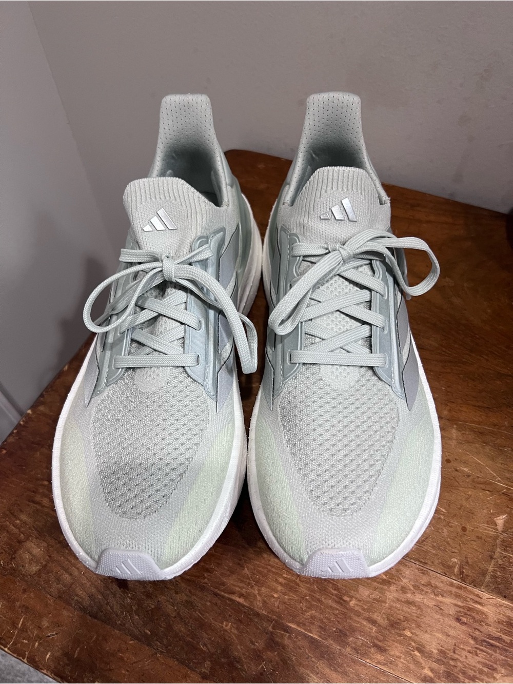 Like new. Adidas Ultraboost 5X grey/light green Women’s Size 8